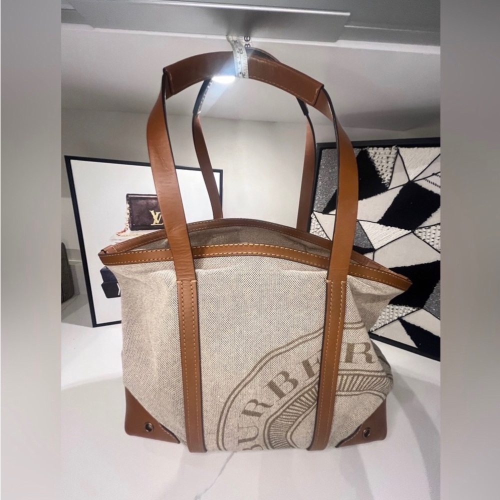 Burberry Tan and Cream Tote with Sophisticated Design